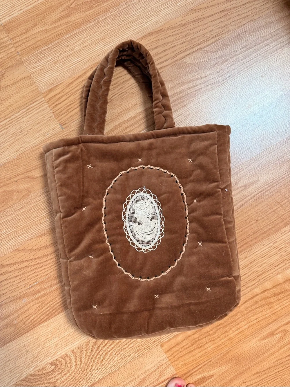 Quilted Velvet Cameo Tote Bag - Brown